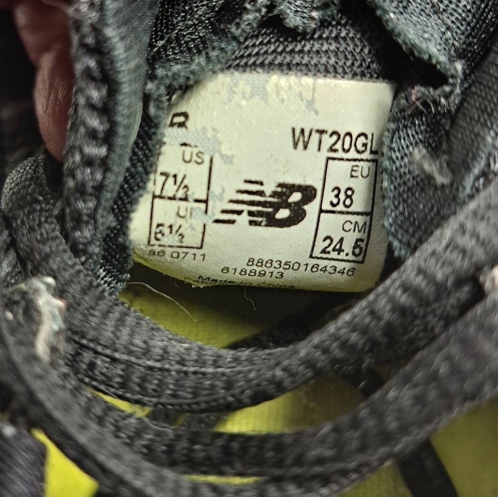 New Balance Black, Yellow and Blue Mininus Trail Sneakers Women's Size 7.5 - Picture 9 of 9